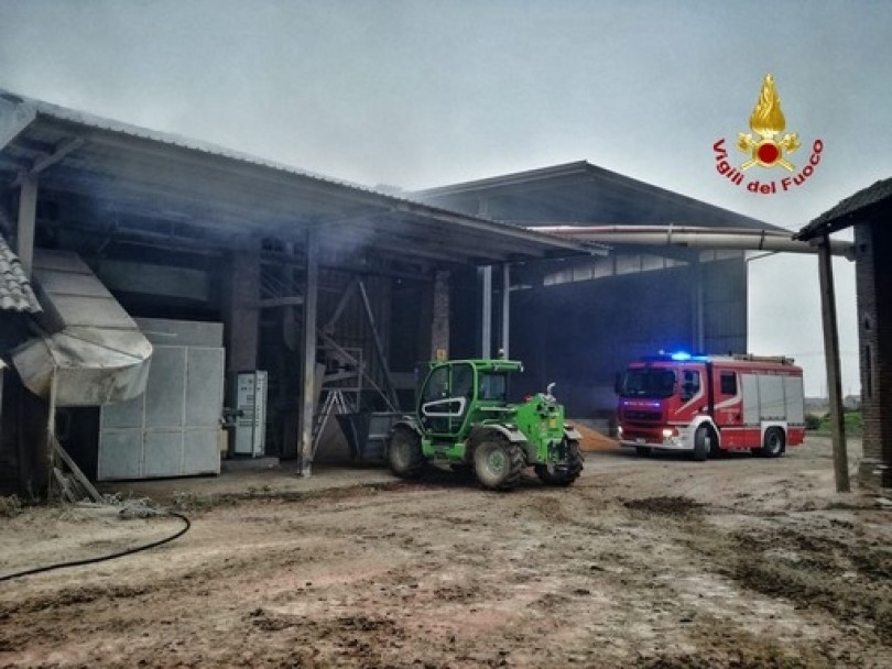 Mede, essiccatoio in fiamme